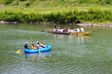 保津川下りの遊覧船とご対面