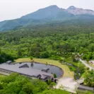 会津磐梯山に抱かれた、磐梯朝日国立公園に位置する自然に囲まれた環境。