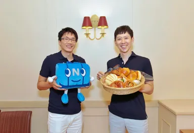 左　ローゲンマイヤー　代表取締役　細谷　　右　日能研関西　代表取締役　小松原様