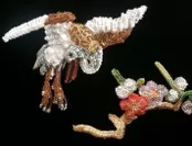 刺繍作品：鶴と梅