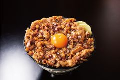 “肉汁油”大爆発すた丼　1,250円(税込)