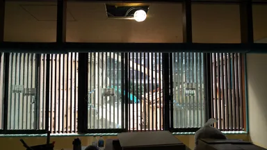 前面路地に面した連子格子(れんじこうし)窓