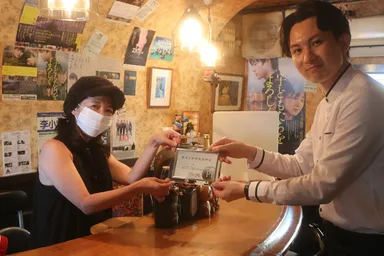 抗菌証明証の受け渡し01