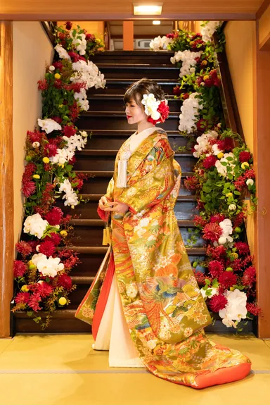 生花で飾られた階段でのショット