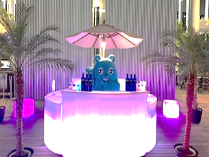 ハルカス３００（展望台）におしゃれな遊び場とバーが
期間限定で登場！！
「Skyspark HARUKAS！」