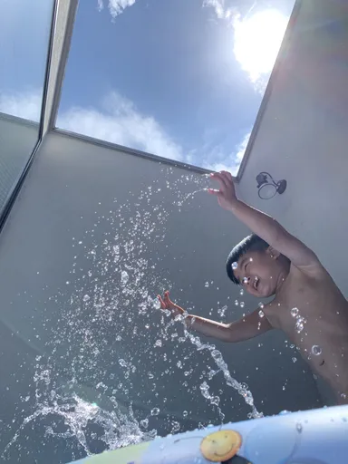 開放的な水遊び