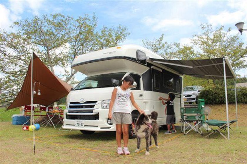 急増する新しい旅のカタチ「車泊（くるまはく）」
コロナ禍で車泊の予約件数が昨対比200％の伸び