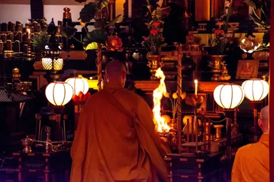 本堂にて護摩焚きもいたします