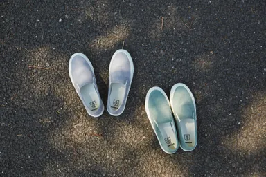 グレー、グリーンスエード