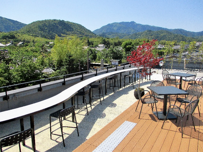 とっておきの、眺望スポット
期間限定！嵐山駅屋上エリア開放と 「RANDEN GALLERY」 開催のお知らせ
