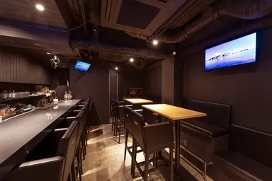 落ち着きのあるプライベート空間でお食事とカラオケも楽しめます