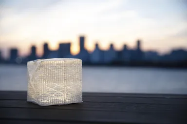 ソーラー充電式ランタン「CARRY THE SUN(R)」