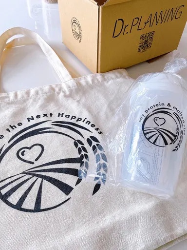 購入者特典のエコバッグ、シェイカー