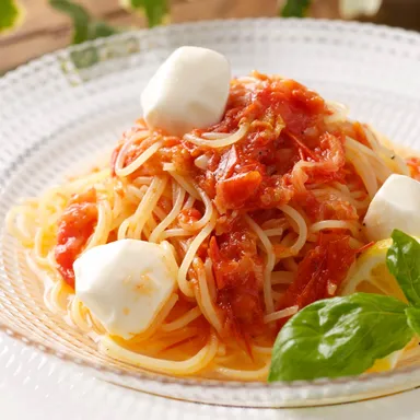 奥出雲高原トマトソース フレッシュモッツァレラチーズ添え＆スパゲッティ