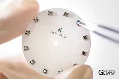 熟練した職人による手作業