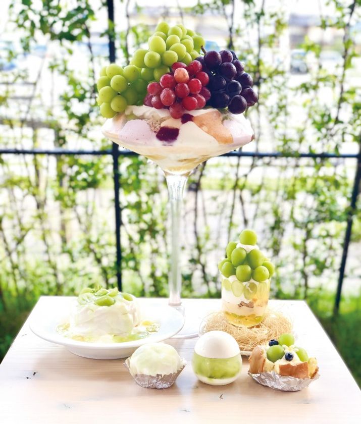 旬のシャインマスカットを味わい尽くす シャインマスカットが丸ごと盛られた ぶどう狩りパフェ などスイーツ6種を たまご専門店tamagoya から販売開始 株式会社村の駅のプレスリリース