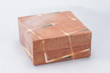 炎箔文四方陶筥