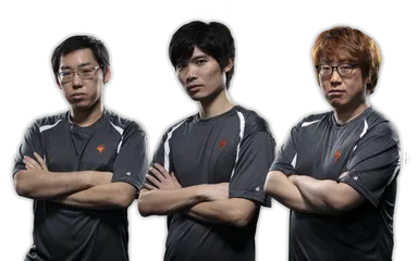 左から八十岡翔太選手、佐藤レイ選手、行弘賢選手