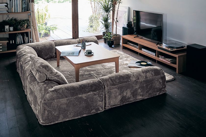 ベルメゾン
寒い季節に大人気の「メルトロ」シリーズ
今までにはない座り心地を実現したコーナークッション

あったかなめらかな低反発
ダブルコーナークッションセット［日本製］
9月25日発売開始