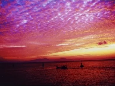 露天風呂から望む幻想的な朝やけは最高♪