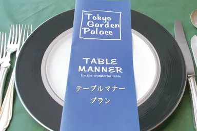 テーブルマナーイメージ