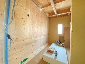 キッチン背面の壁内部