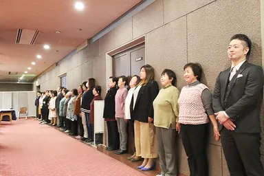 第一回医療ダンスパーティーにて参加全員で壁立ちに挑戦