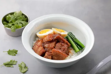 魯肉飯（ルーローハン）（650円）