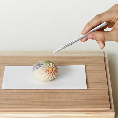 引網香月堂の上生菓子と四津川製作所の「Wagashi Fork」