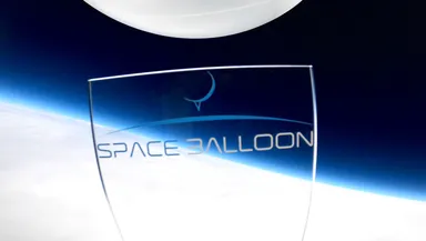 飛行するスペース・バルーン社のロゴ映像