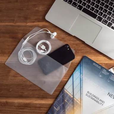 コード類や携帯電話も