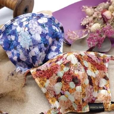 ブーケ(黄色と青)各2,200円(税込)