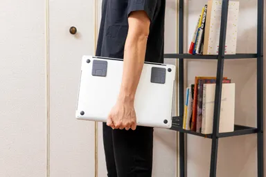 小型で薄く持ち運びも簡単