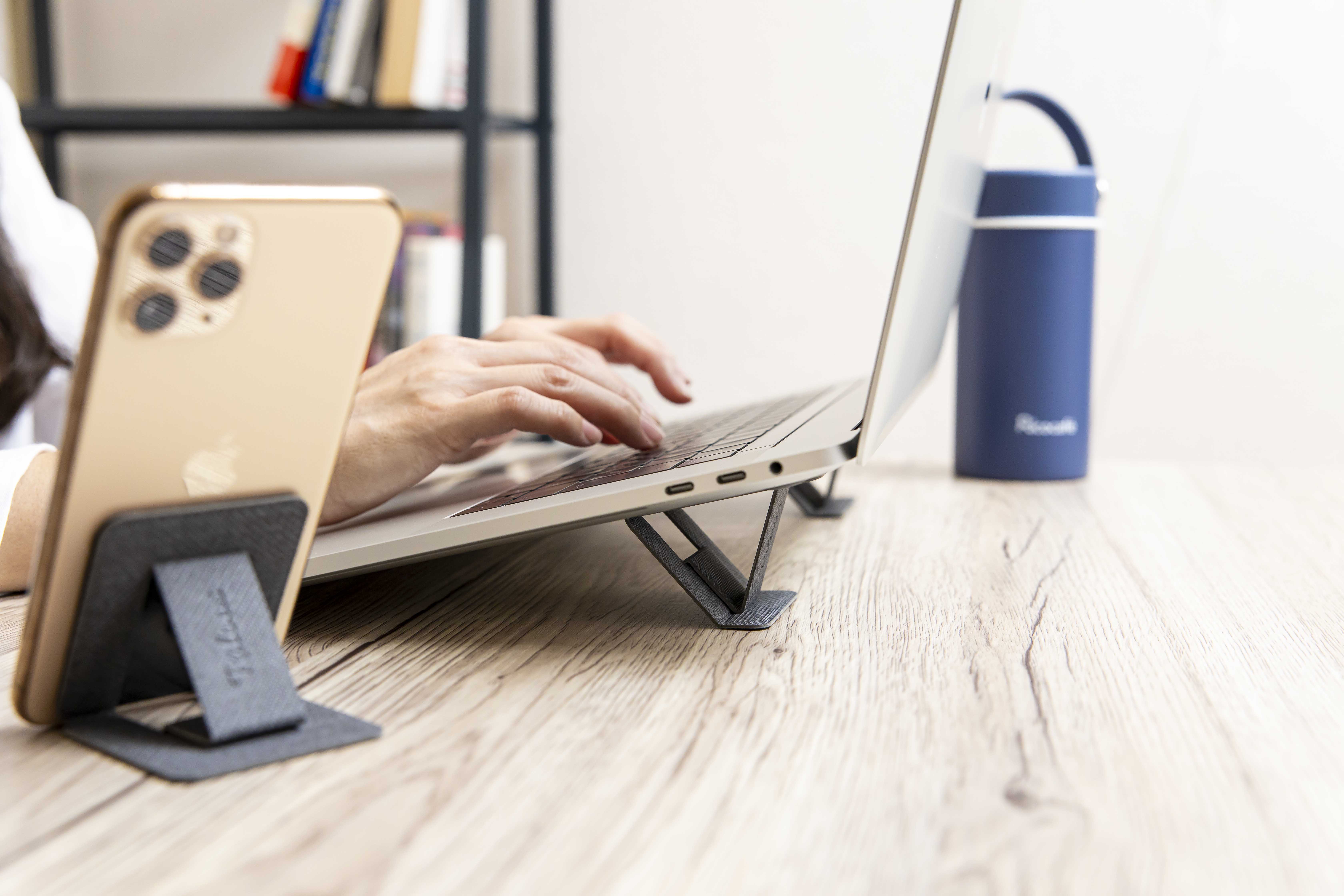 PC/タブレット ノートPC ノートパソコン用スタンドをMakuakeにて先行予約販売開始 繰り返し貼っ 