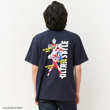 ULTRA STYLE 半袖Tシャツ メンズ【ウルトラマンティガ、ウルトラマンダイナ、ウルトラマンガイア】ネイビー(着用イメージ)
