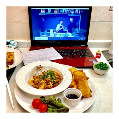 オンラインでプロと一緒に料理を作る