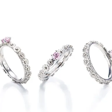 花が一周囲むデザイン