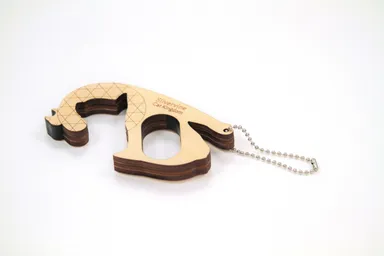 ボールチェーンなどを通す穴