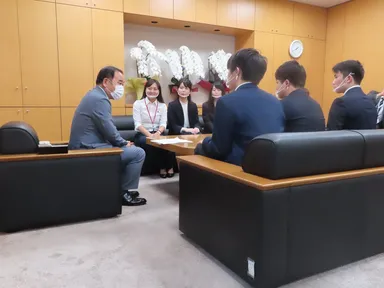 坂本大臣と学生との意見交換(1)