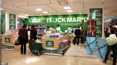 トラックマーケット店内