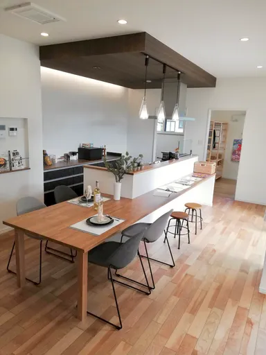 キッチンとダイニングの一体カウンター