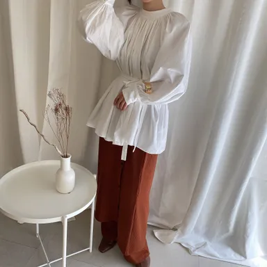 スタンドカラーボリュームブラウス