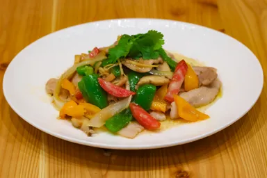 ひこま豚と旬野菜ときのこの塩麹炒め