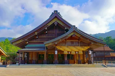大社造りの出雲大社拝殿