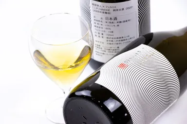 輝かしき琥珀色をした日本酒