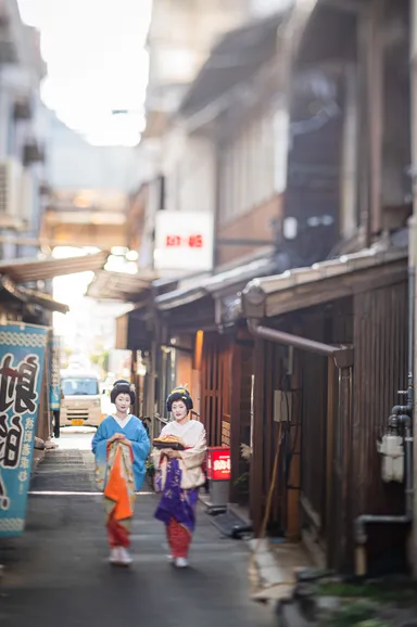 店舗は商店街路地裏に