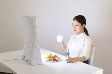 朝食を摂りながら強い光を浴びる