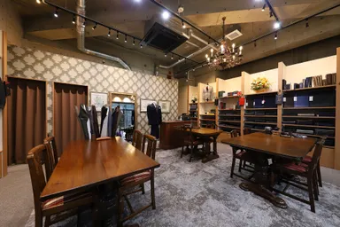 落ち着いた空間で、自分だけのこだわりのオーダースーツを