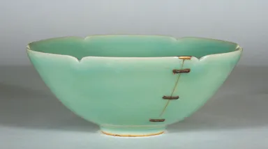 青磁輪花茶碗「鎹(馬蝗絆)」