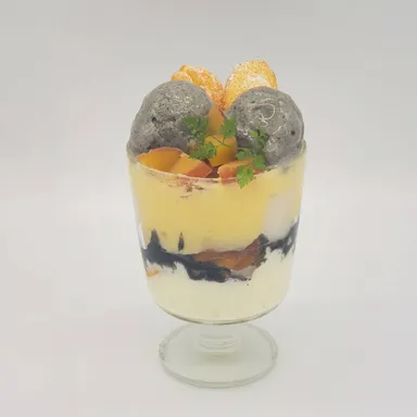 11月カフェメニュー「お芋と黒ごまのパフェ」